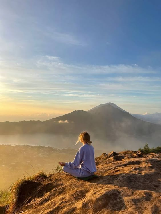 Lee más sobre el artículo Mensajes al Universo: Crea Afirmaciones que iluminen tu camino y fortalezcan tu conexión espiritual.